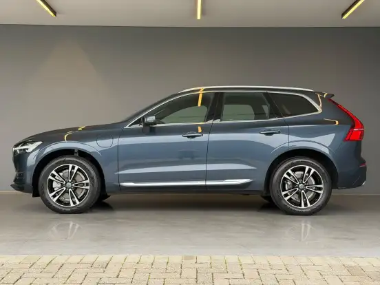 VOLVO-XC60-2020