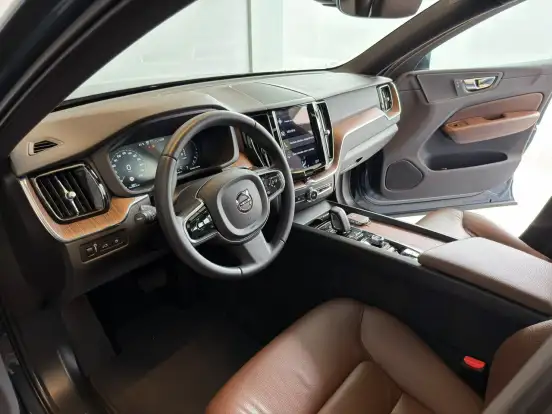 VOLVO-XC60-2.0 T8 HYBRID MOMENTUM AWD GEARTRONIC VOLVO-XC60-2020