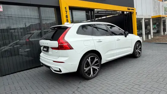 VOLVO-XC60-2023
