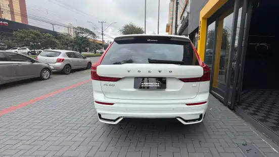 VOLVO-XC60-2023