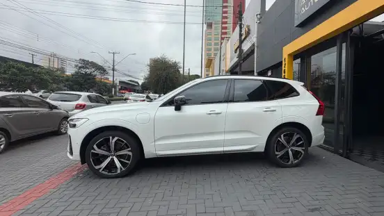 VOLVO-XC60-2023