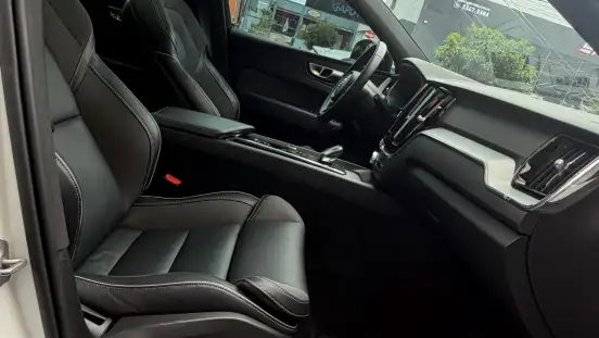 VOLVO-XC60-2023