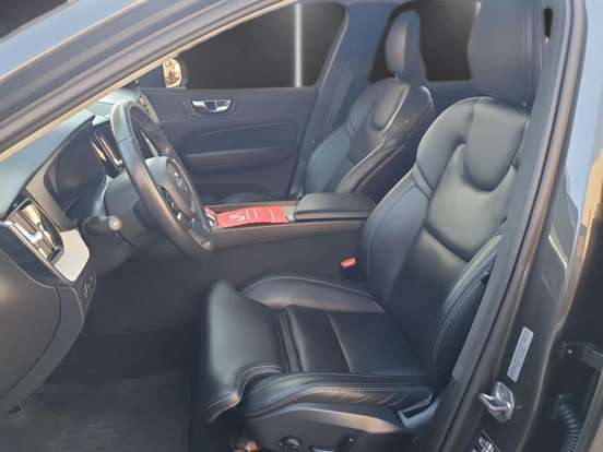 VOLVO-XC60-2021