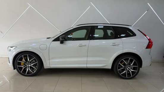 VOLVO-XC60-2019