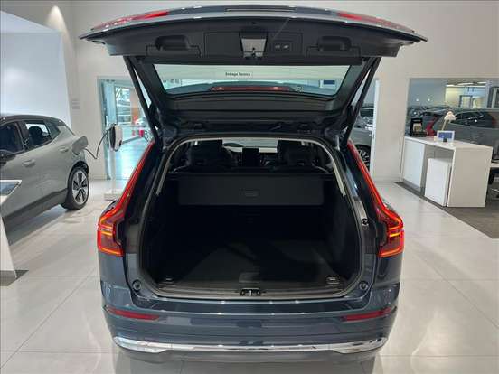 VOLVO-XC60-2025