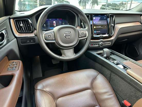VOLVO-XC60-2024