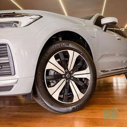VOLVO-XC60-2023