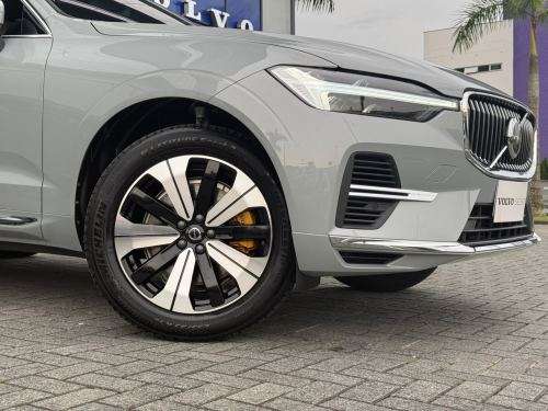 VOLVO-XC60-2024