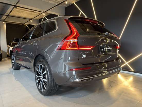 VOLVO-XC60-2023