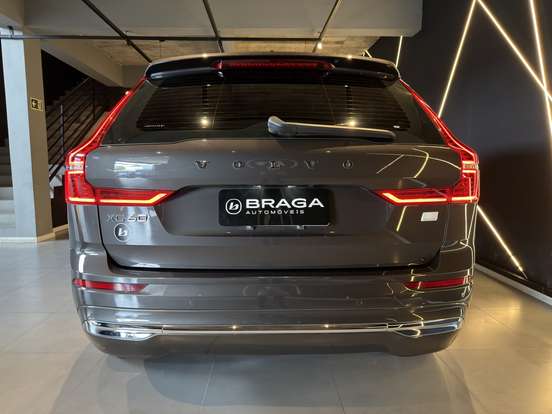 VOLVO-XC60-2023