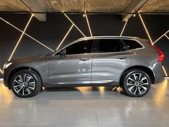 VOLVO-XC60-2023