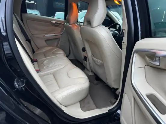 VOLVO-XC60-2009