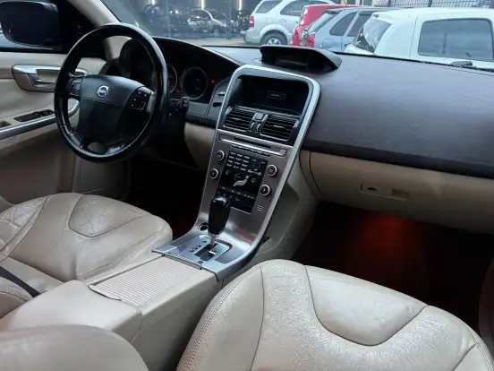 VOLVO-XC60-2009