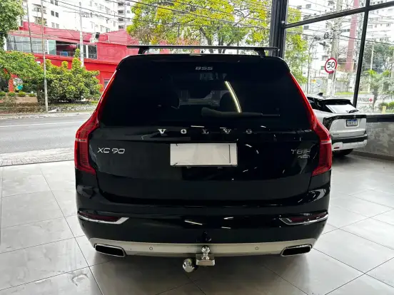 VOLVO-XC90-2018