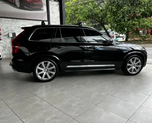 VOLVO-XC90-2018