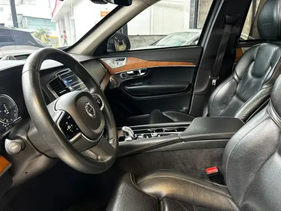 VOLVO-XC90-2018