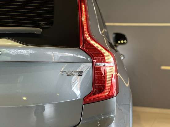 VOLVO-XC90-2019