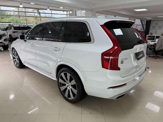 VOLVO-XC90-2020