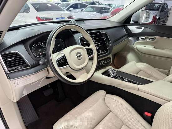 VOLVO-XC90-2020