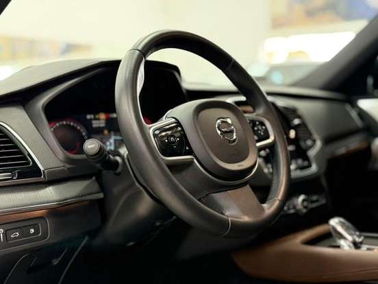 VOLVO-XC90-2022