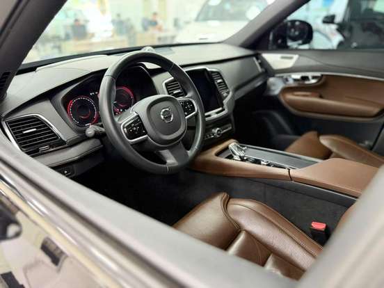 VOLVO-XC90-2022