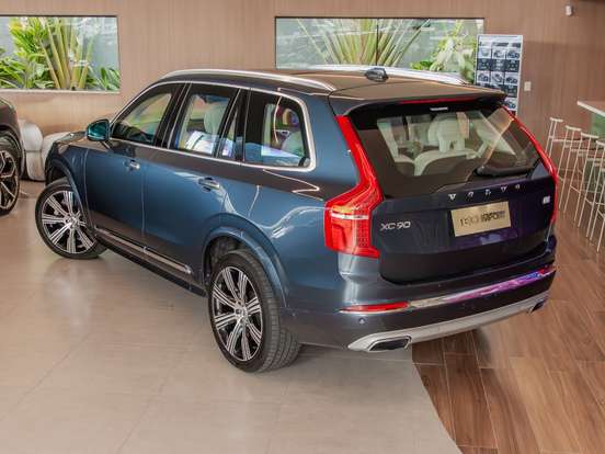 VOLVO-XC90-2020