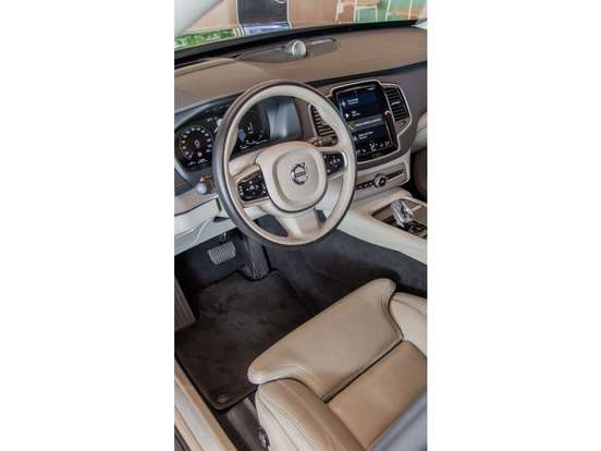 VOLVO-XC90-2020