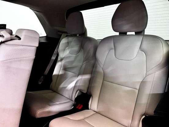 VOLVO-XC90-2022