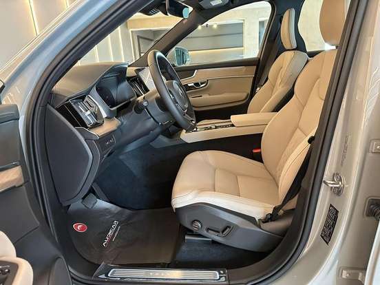VOLVO-XC90-2025