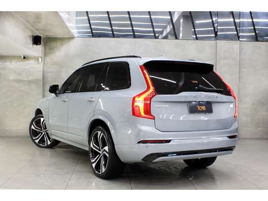 VOLVO-XC90-2023