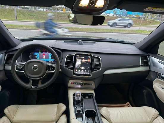 VOLVO-XC90-2023