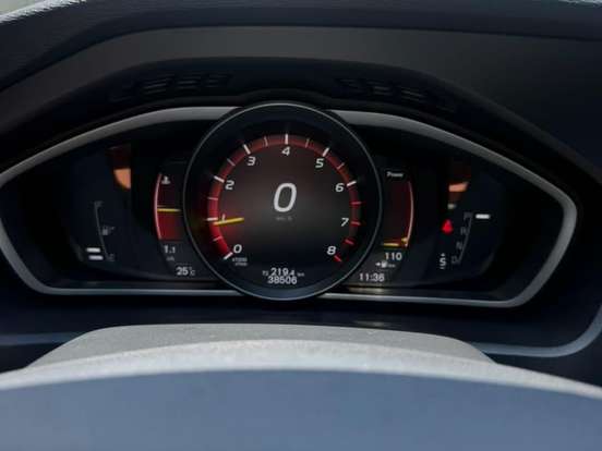 VOLVO-V40-2.0 T5 R-DESIGN GASOLINA 4P AUTOMÁTICO VOLVO-V40-2018