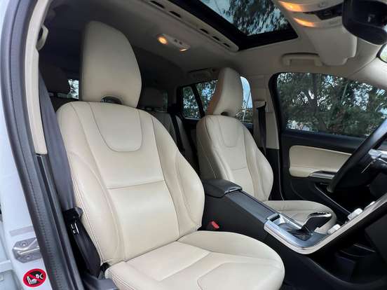 VOLVO-V60-2.0 T4 MOMENTUM GASOLINA 4P AUTOMÁTICO VOLVO-V60-2017