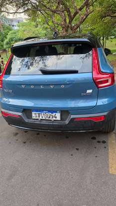 VOLVO-XC40-2024
