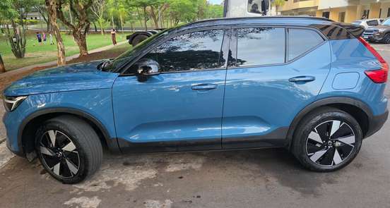 VOLVO-XC40-2024