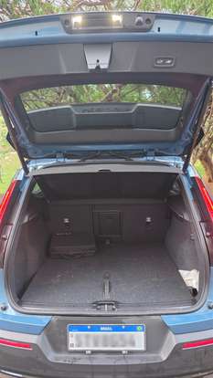 VOLVO-XC40-2024