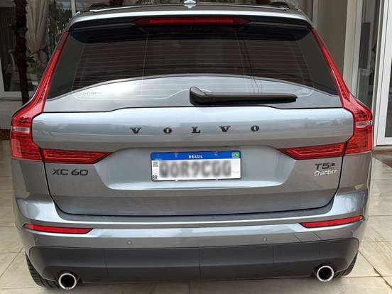 VOLVO-XC60-2.0 T5 GASOLINA MOMENTUM AWD GEARTRONIC VOLVO-XC60-2018