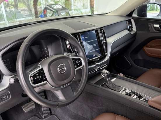 VOLVO-XC60-2.0 T5 GASOLINA MOMENTUM AWD GEARTRONIC VOLVO-XC60-2018