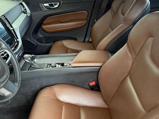 VOLVO-XC60-2.0 T5 GASOLINA MOMENTUM AWD GEARTRONIC VOLVO-XC60-2018