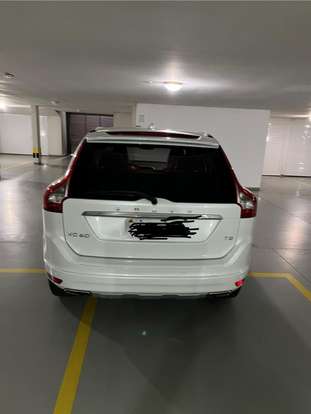 VOLVO-XC60-2017
