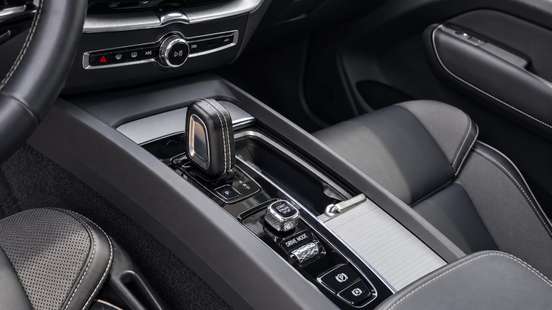 VOLVO-XC60-2020