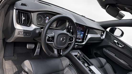 VOLVO-XC60-2020