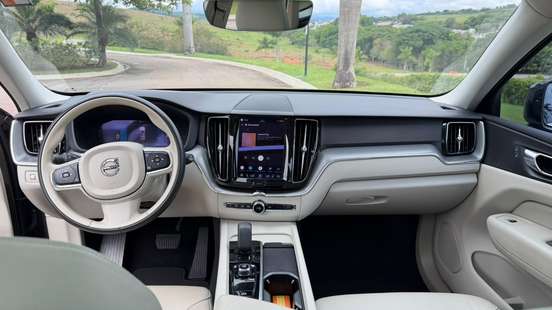 VOLVO-XC60-2022