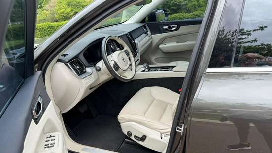 VOLVO-XC60-2022