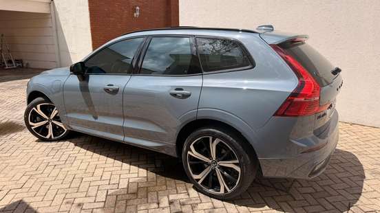 VOLVO-XC60-2021