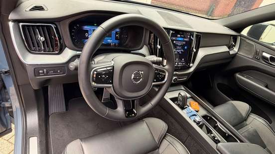 VOLVO-XC60-2021