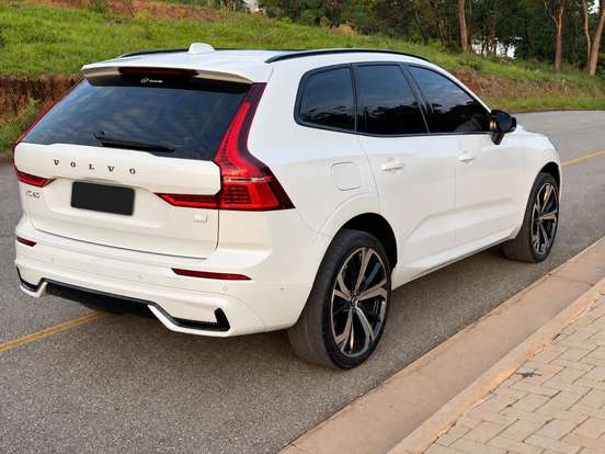 VOLVO-XC60-2023