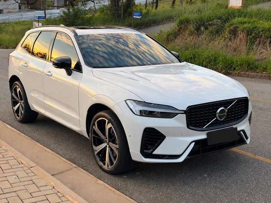 VOLVO-XC60-2023