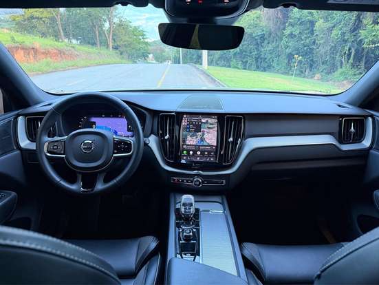 VOLVO-XC60-2023