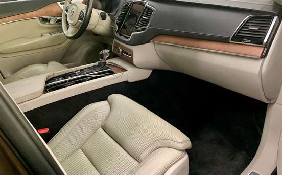 VOLVO-XC90-2016